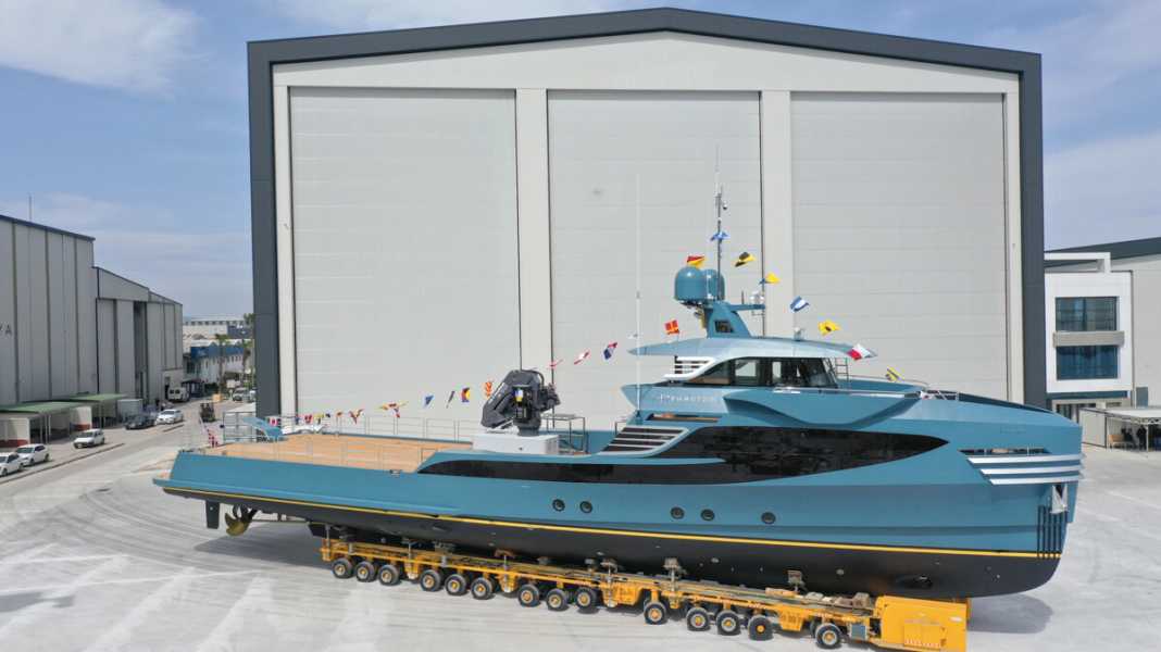 36-metre supplier for "Phi"