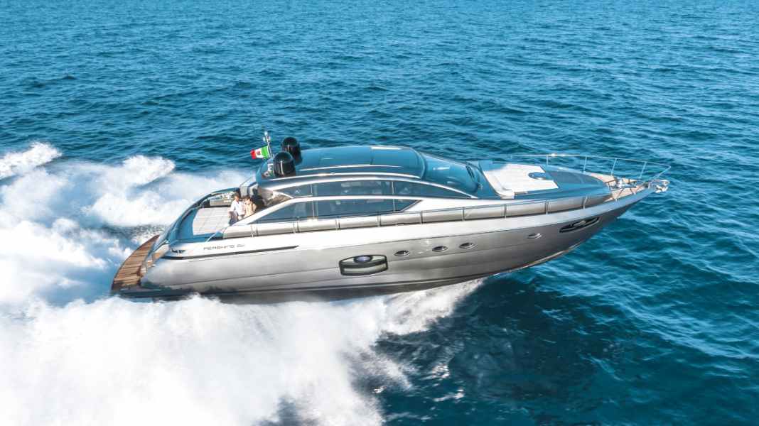 Pershing 62 - The Pershing 62 flies by like a bullet