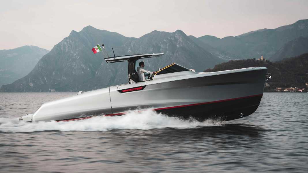 Astor 38 PISTA: Rennwagen-Feeling auf dem Wasser