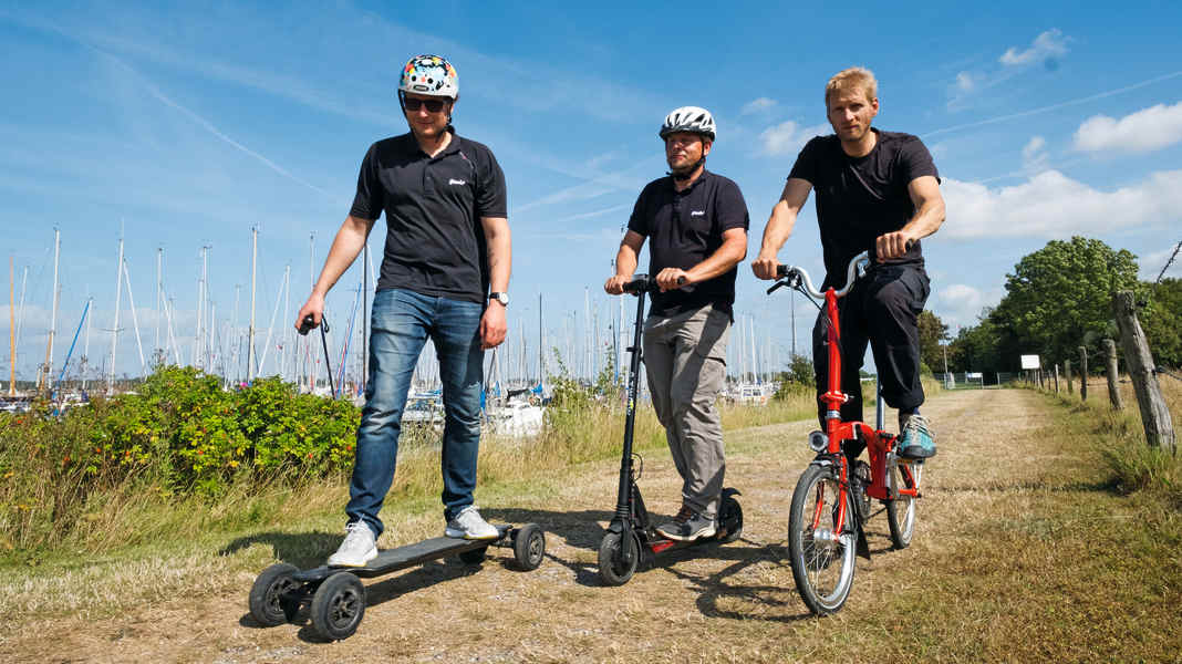 Test: Mobil im Hafen mit E-Longboard, Elektroroller oder Faltrad