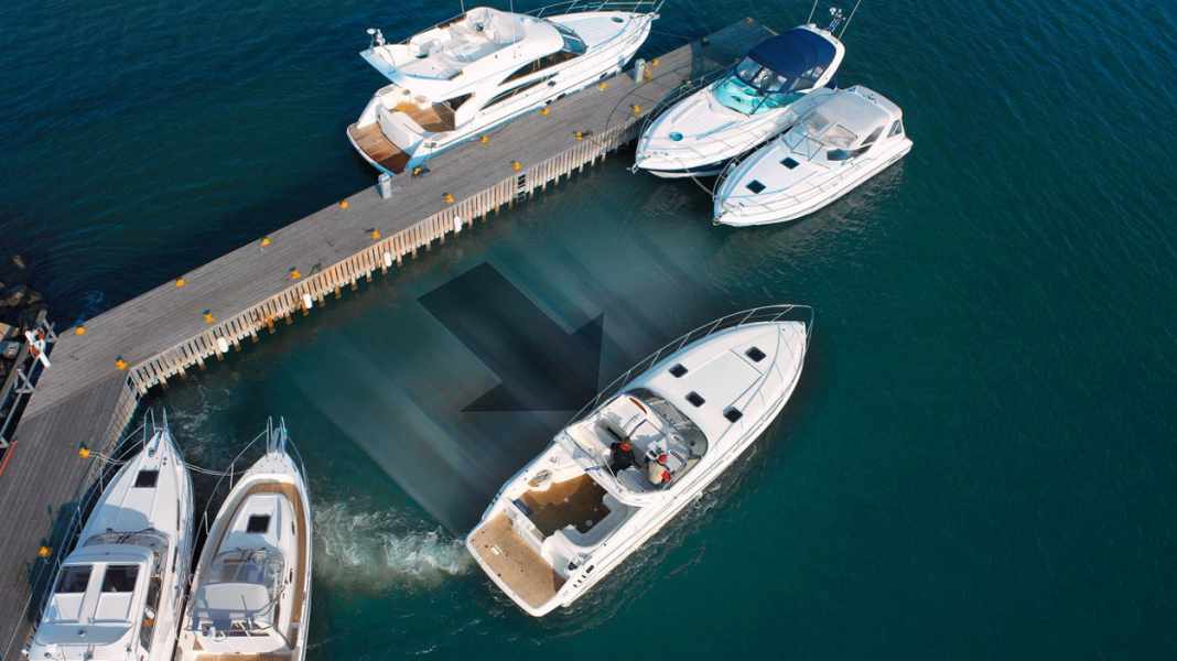 Equipment - Precisely to the berth