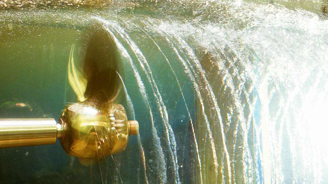 Oscillating propellers