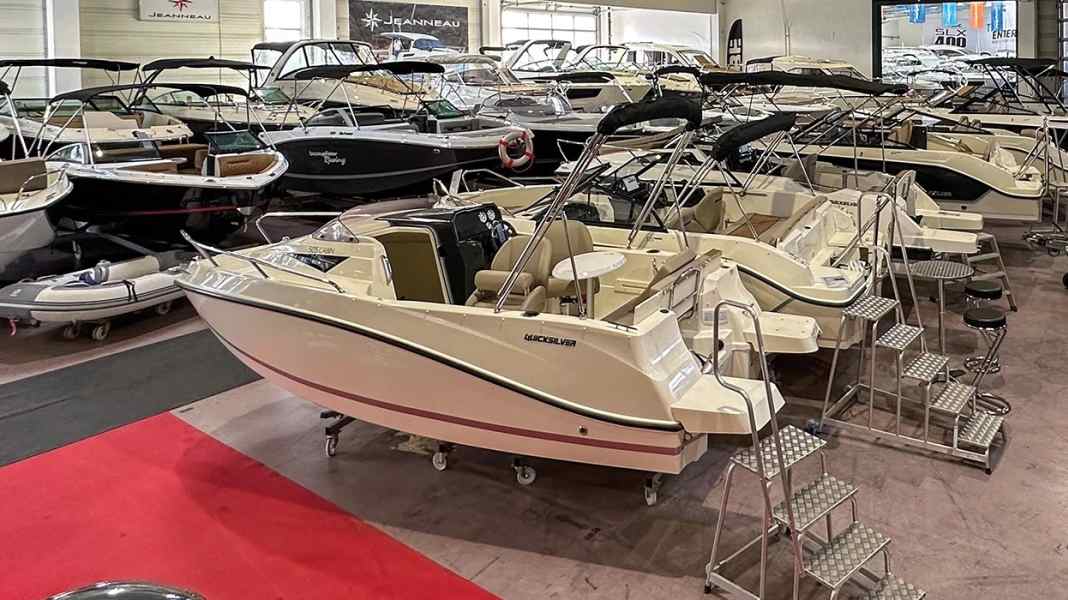 Boote Pfister: Über 150 Boote beim Late Night Shopping