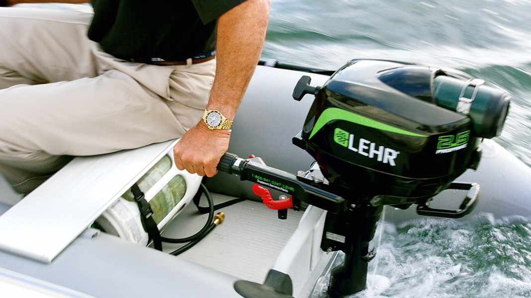 Teaching 2.5 hp: Outboard motor with propane gas