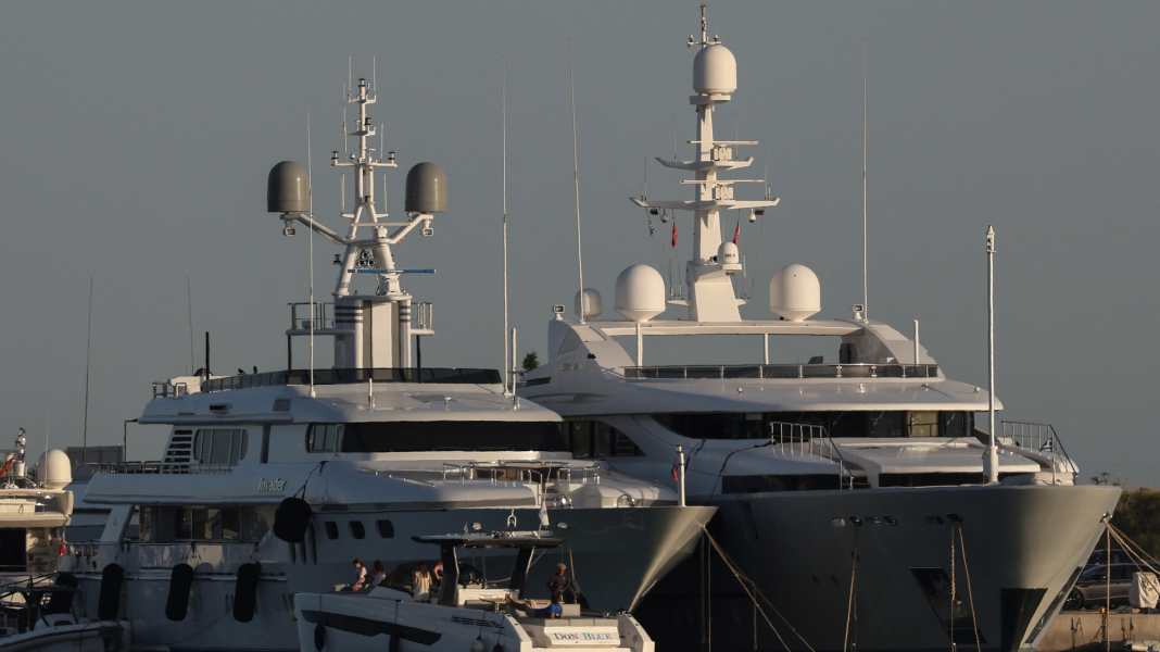 Waldbrand auf Hydra: Feuerwerk einer Megayacht soll Feuer ausgelöst haben