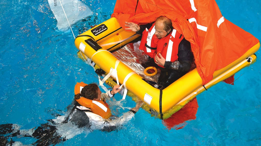 Life rafts in the test - Island talent