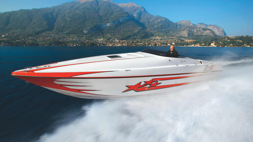 Powerboat sport: The fast beauties