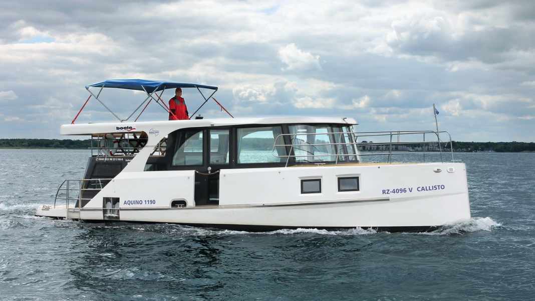Test: Aquino 1190 - Steel boat from Germany