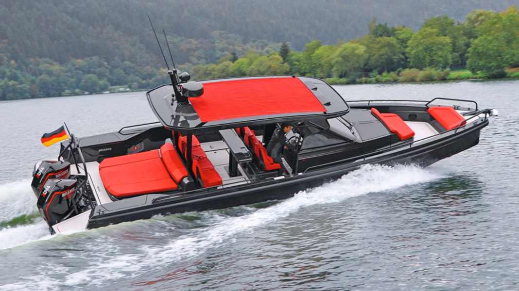 Test: Day cruiser with outboard motor - Brabus Shadow 900 Black Ops