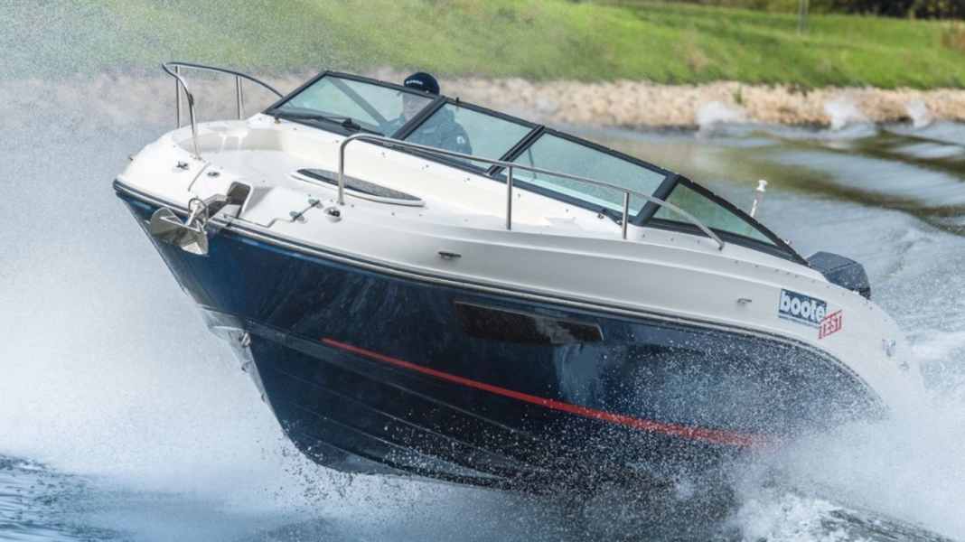 Test: Cuddy Cabin - Sea Ray 230 SSOE