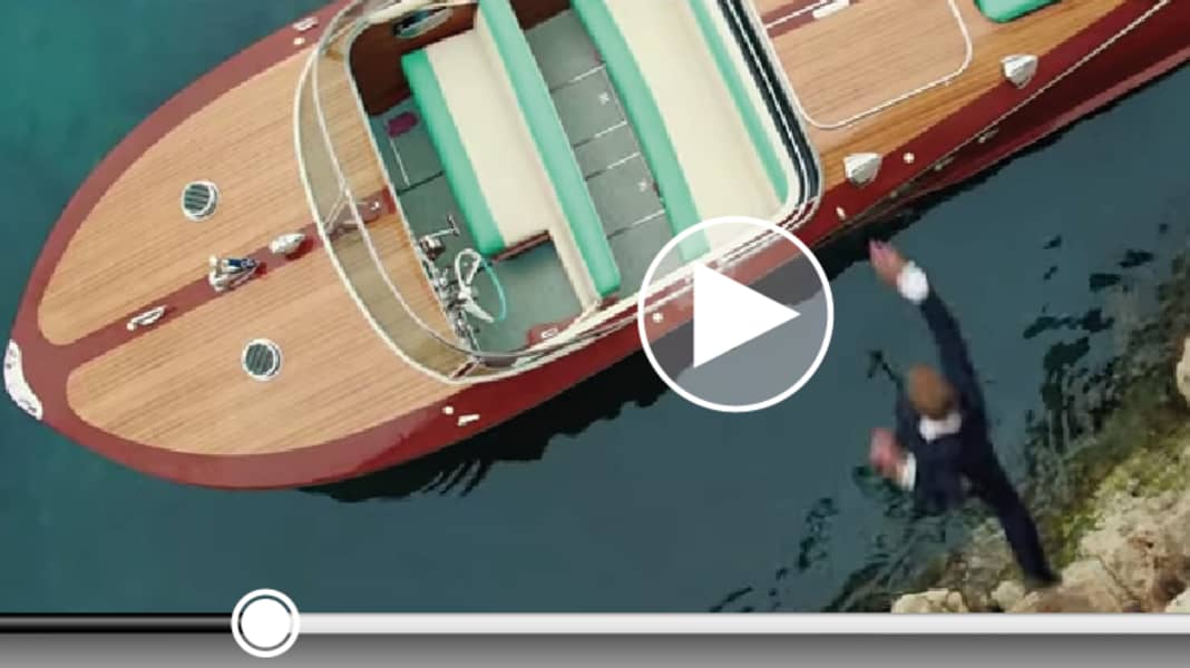 James Bond is pursued by Frauscher - Mirage 747