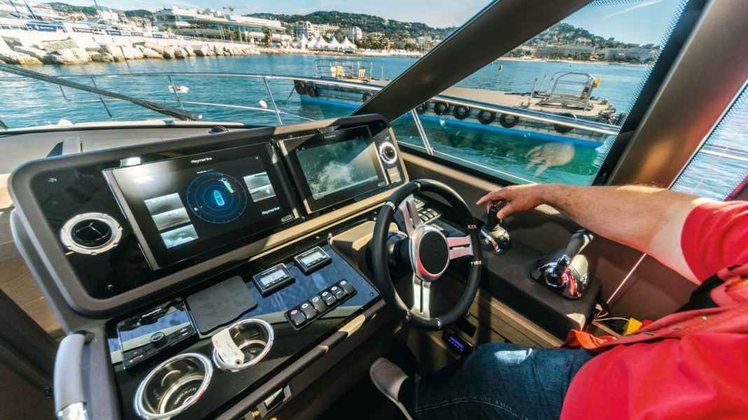 Technik: Anlege-Hilfe Raymarine Docksense - Anlegen wie von Zauberhand