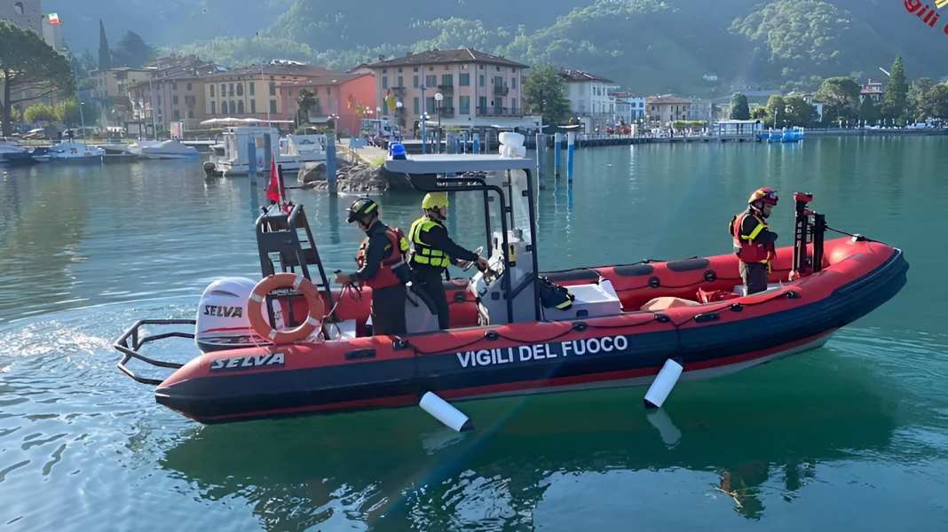 Unglück in Italien: 20-Jährige stürzt vom Sportboot - Vermisstensuche fortgesetzt