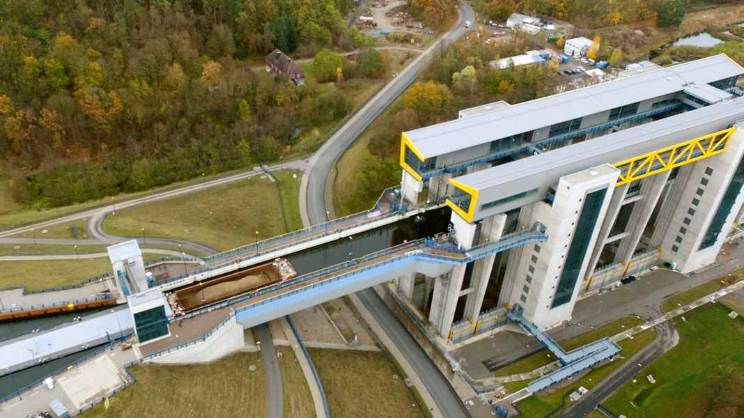 Neues Schiffshebewerk Niederfinow: Erster Jahrestag eines Jahrhundertbauwerks