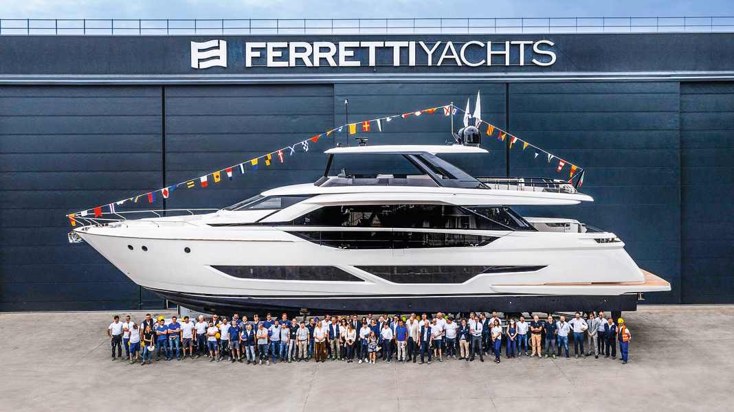 Ferretti launches the new 860