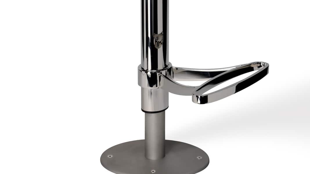 Bar stool with special swivel