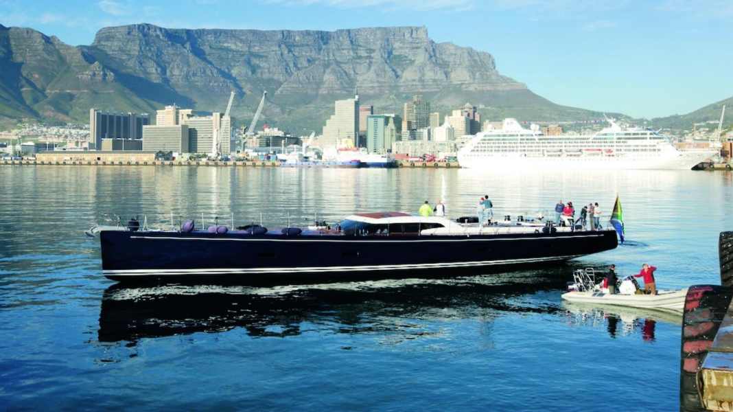 Southern Wind wasserte die Decksalon-Slup "Almagores II"