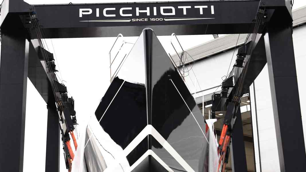 Perini Navi zeigt 38-Meter- „Dahlak"