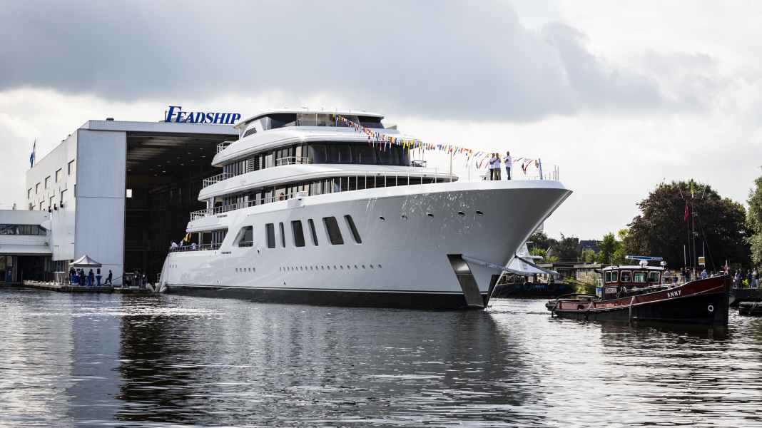 Feadship launched "Aquarius"