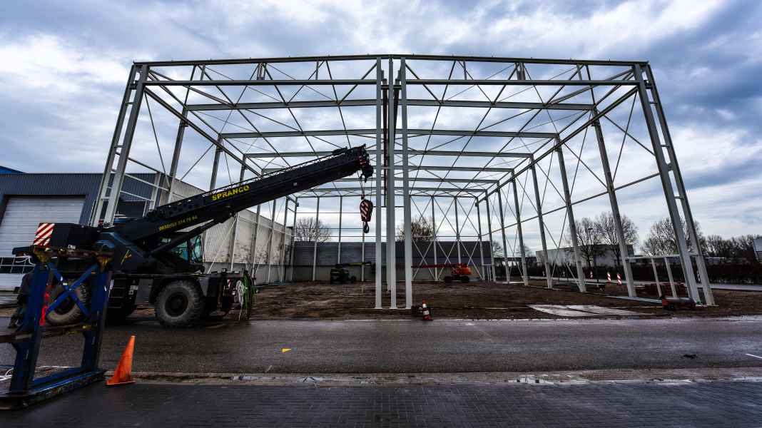 Van der Valk builds new hall
