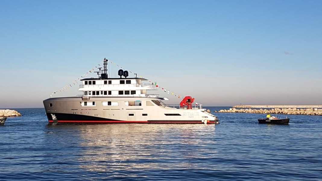 Floating 42-metre property