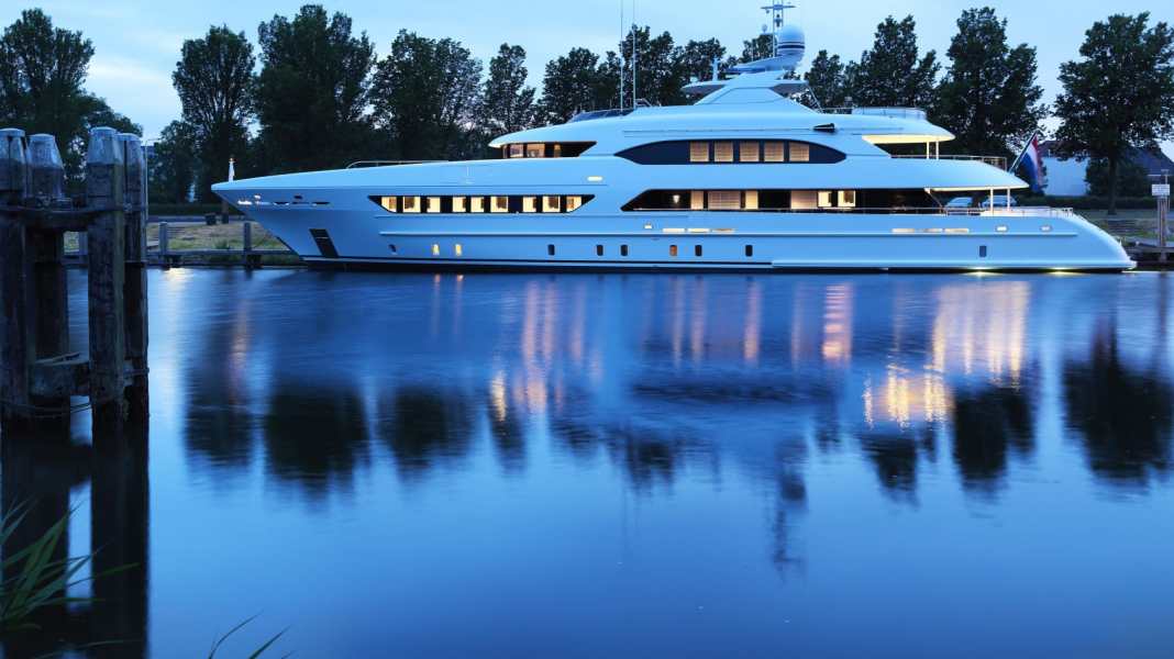 Heesen schickt "Book Ends" auf Reisen