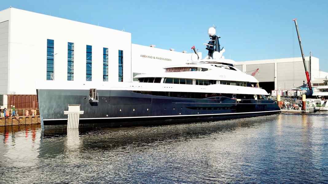 74-Meter-Launch bei Abeking & Rasmussen