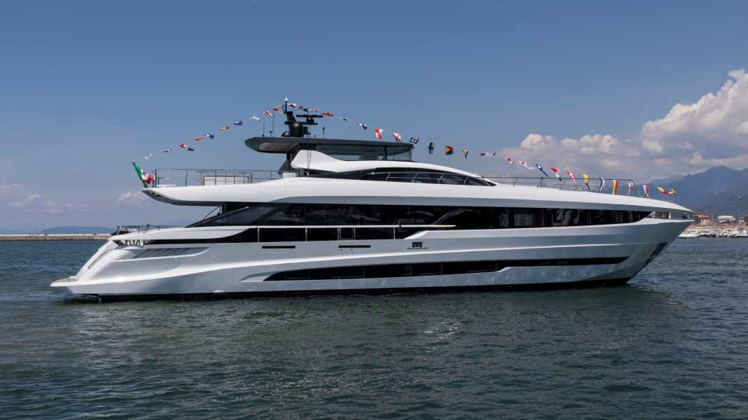 First Mangusta GranSport 33 launched