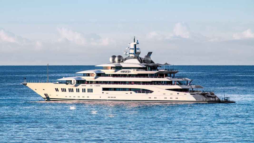 "Amadea" remains in Fiji