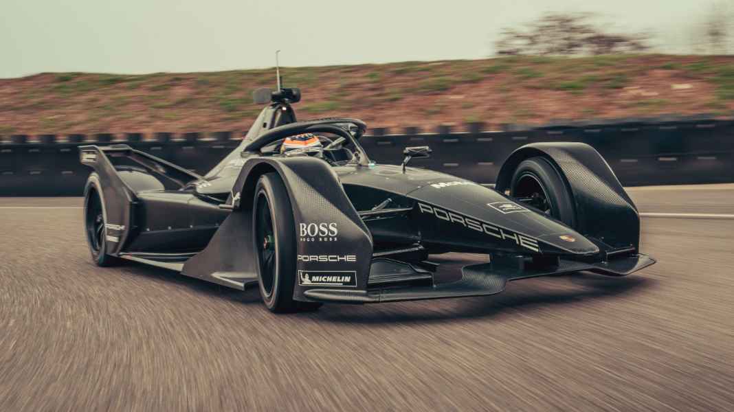 Porsches neuer Elektro-Rennwagen hat sein Roll-Out: Erste Meter auf der Piste