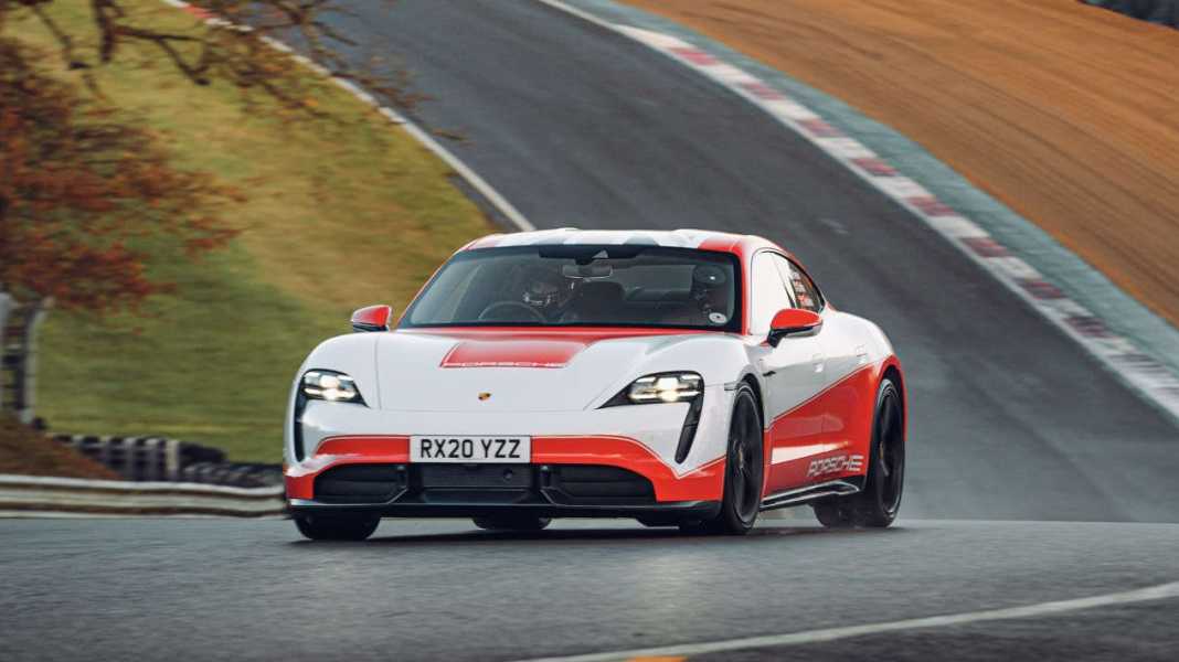 Porsche Taycan fährt neue Rekorde ein: Brands Hatch