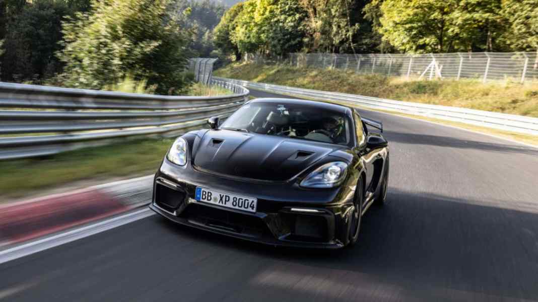 Neuer Porsche 718 Cayman GT4 RS glänzt bei finalen Abstimmungstests: Weltpremiere im November