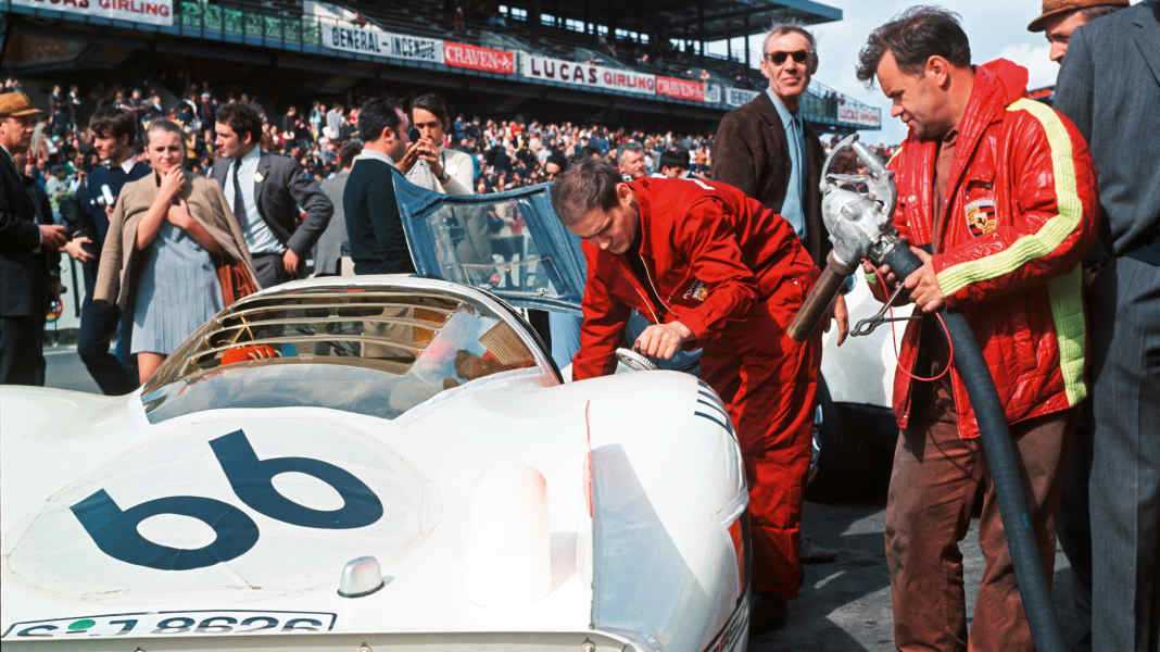 Porsche-Freunde: Der Motoren-Magier