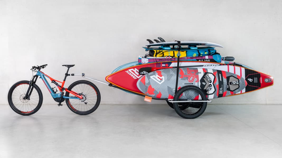 Bicycle trailer for surfers from Reacha