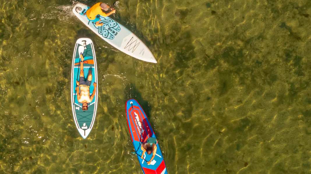 iSUPs und aufblasbare Wing-Boards: Was tun mit dem aufblasbaren SUP in der Sonne?