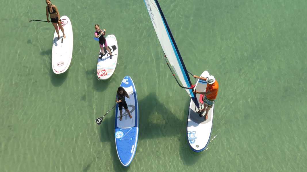 Test Wind-SUPs 2014: 14 vielseitige Boards – zum Paddeln und Windsurfen