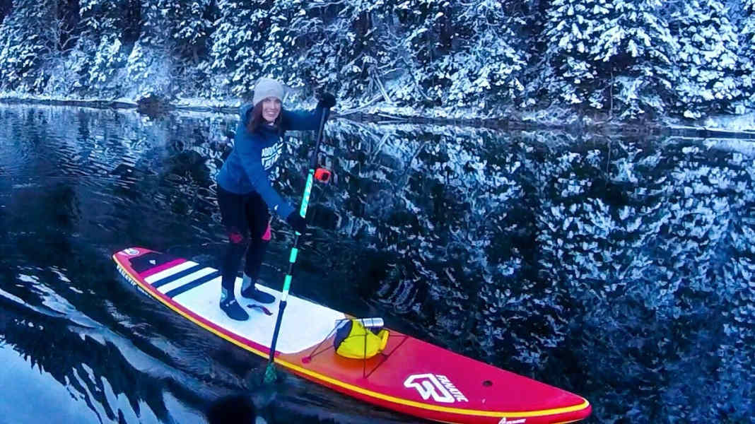 Einfach schön: Standup Paddling im Winter – so klappt’s ohne Erkältung
