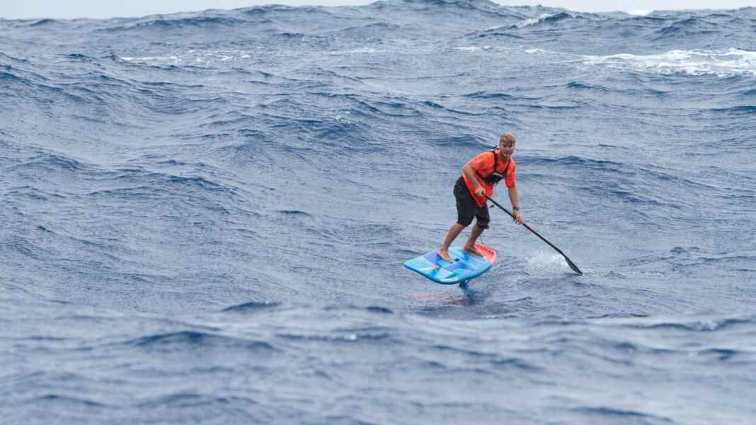 Zane Schweitzer sets world record with SUP Foil