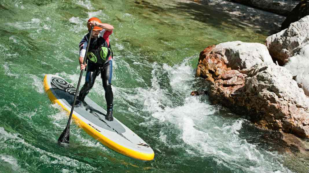 SUP whitewater riding technique for beginners