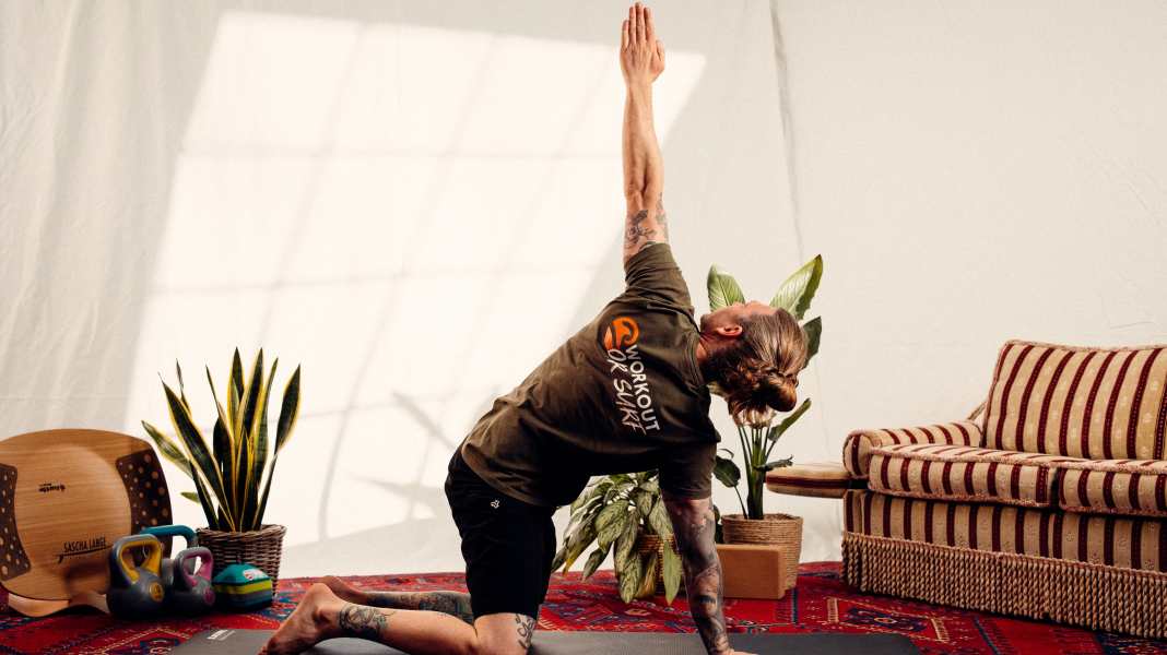Fitness: How to regenerate after a session - gentle recovery yoga with Sascha Lange