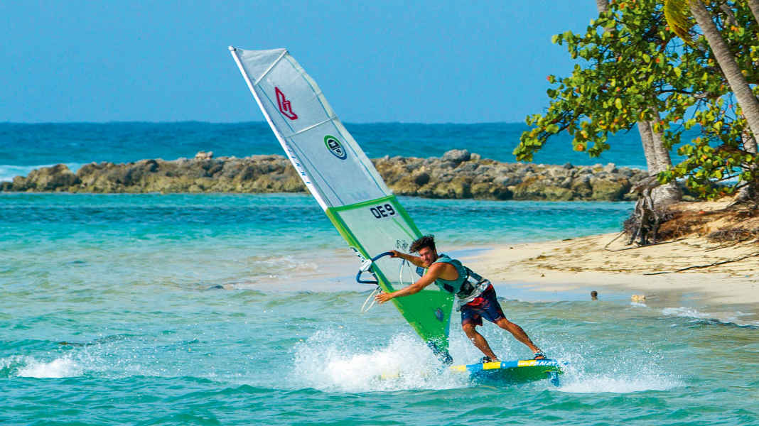Core wave spots in the Caribbean: Guadeloupe