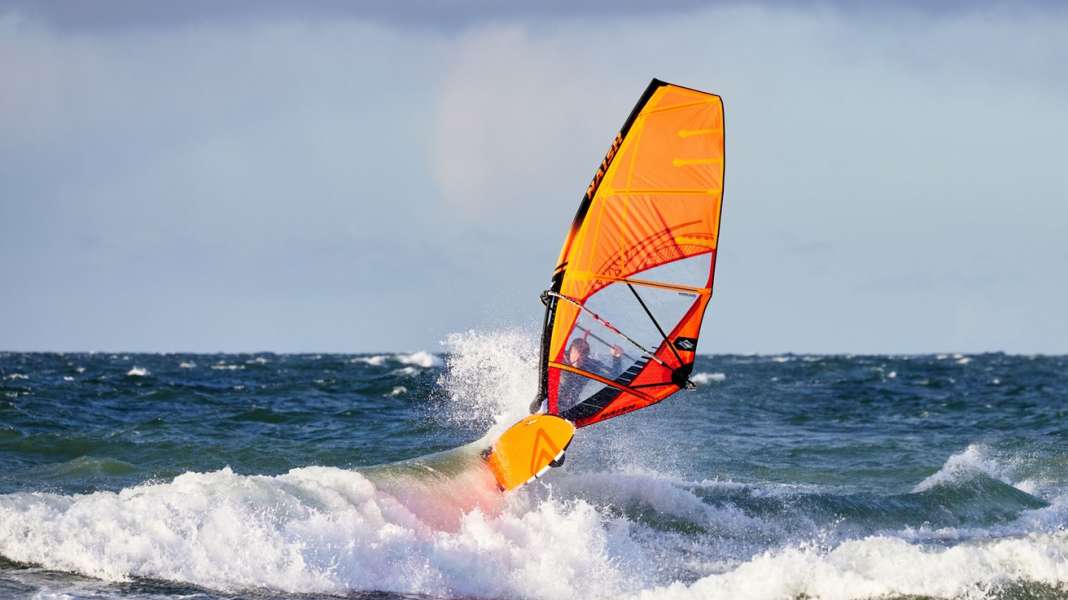 Test 2022: 14 Wavesegel um 4,5 qm im Vergleich