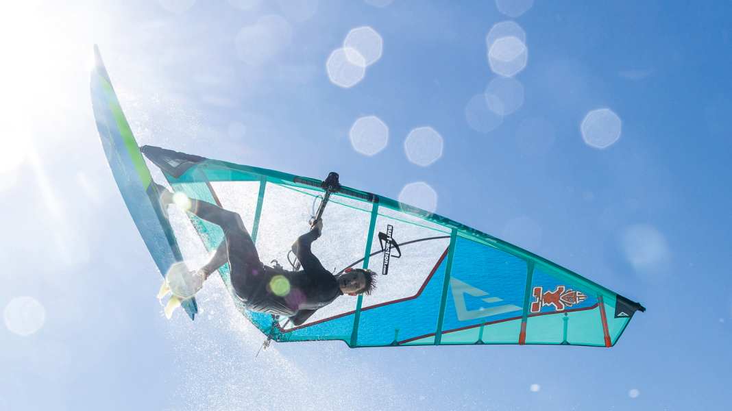 The backloop in windsurfing - the best tips from Flo Jung