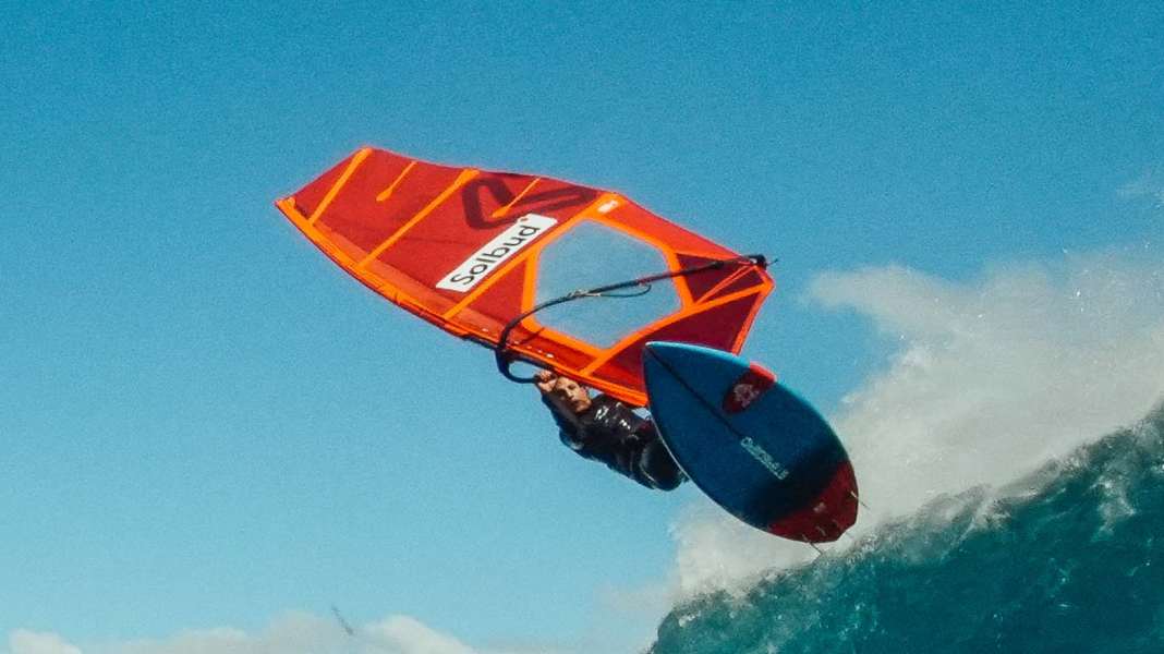 Contest in Cloudbreak: Der Final-Tag beim Fiji Surf Pro im Livestream