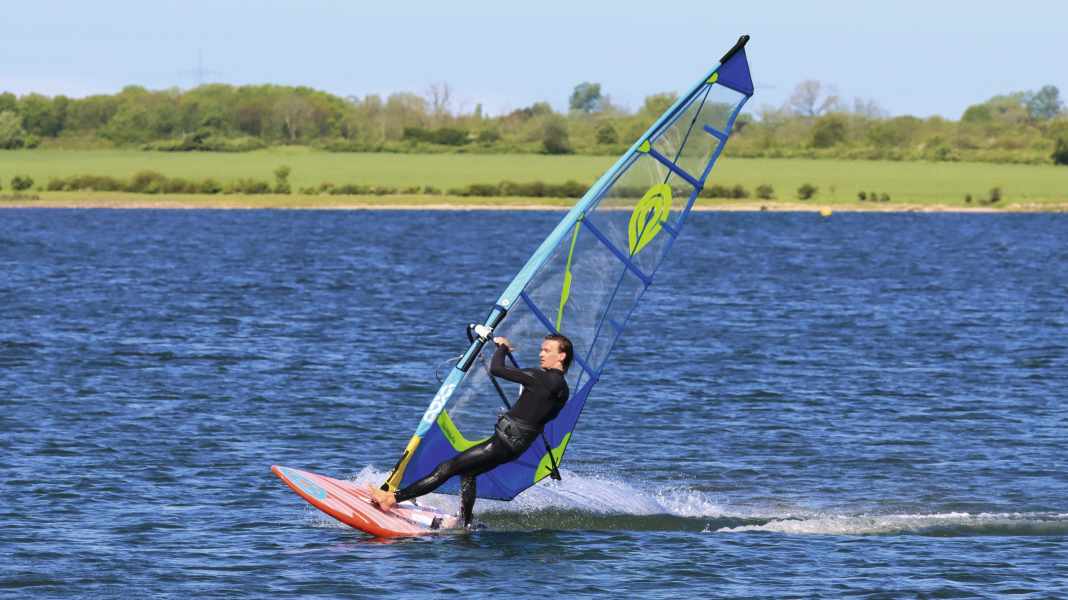 Riding technique: The fast tack on small boards