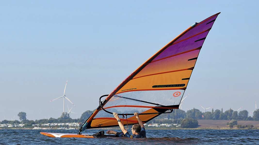 Riding technique: How to align your sail and board for the water start