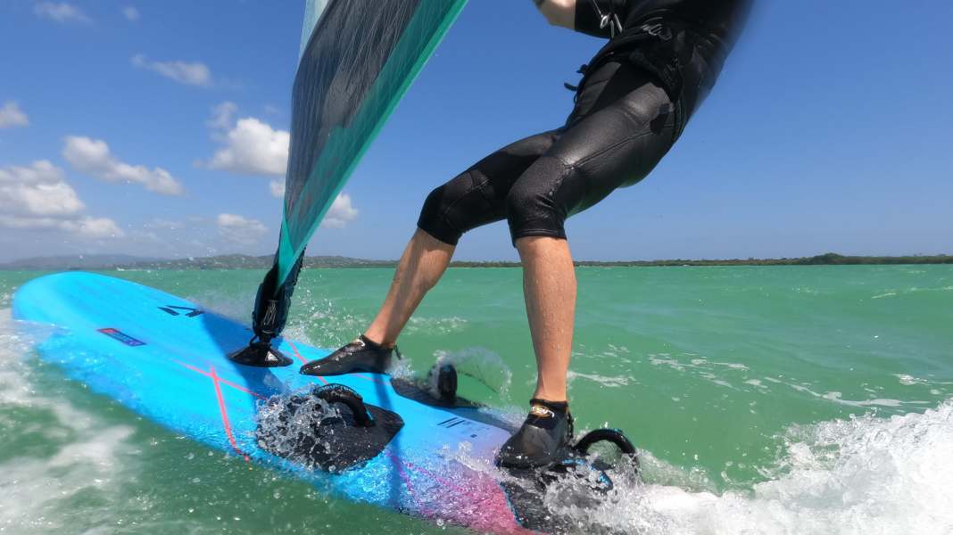 Surfschuhe für den Sommer: Atan und Wetty im Test