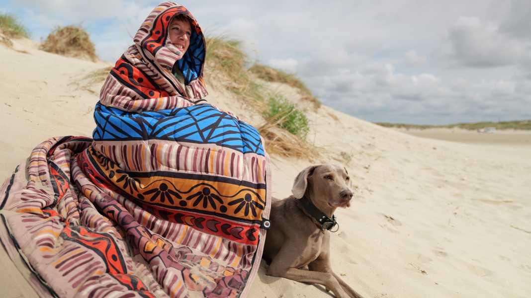 surf Advent Calendar 2025: Door 14: A "Bentcho" sleeping bag poncho