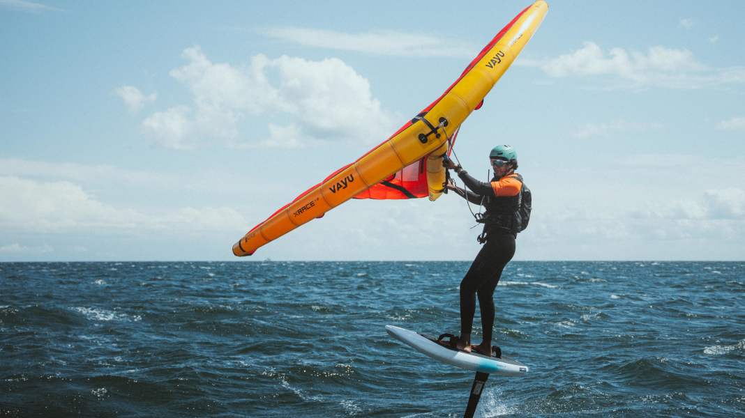 Guinnes World Records: 375 Kilometer Wingfoilen am Stück - Malik Humeida stellt neuen Weltrekord auf