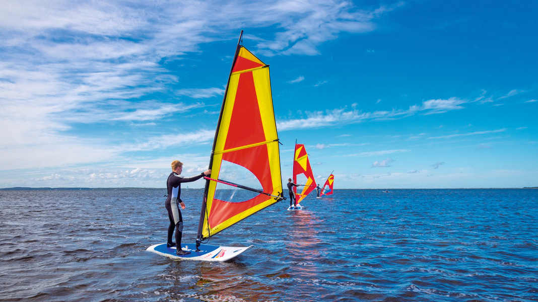 Windsurfing: The most important questions and answers for beginners
